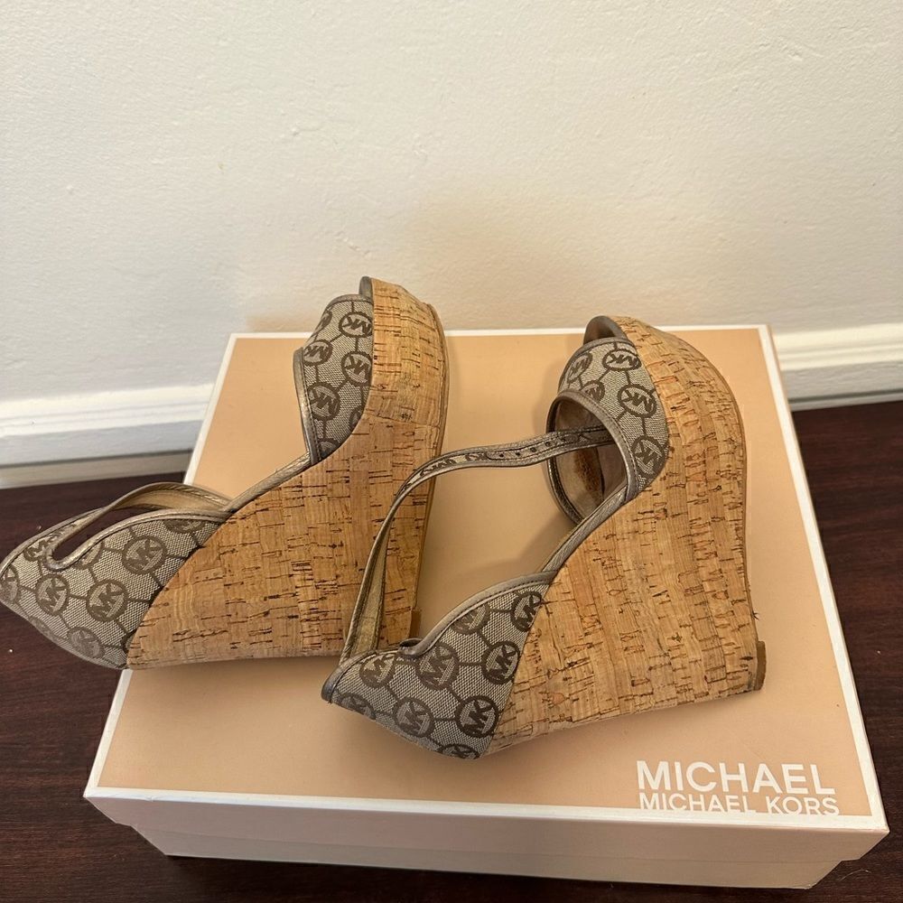 Michael Kors platform iconic lightweight gold cork wedge sandal size 7